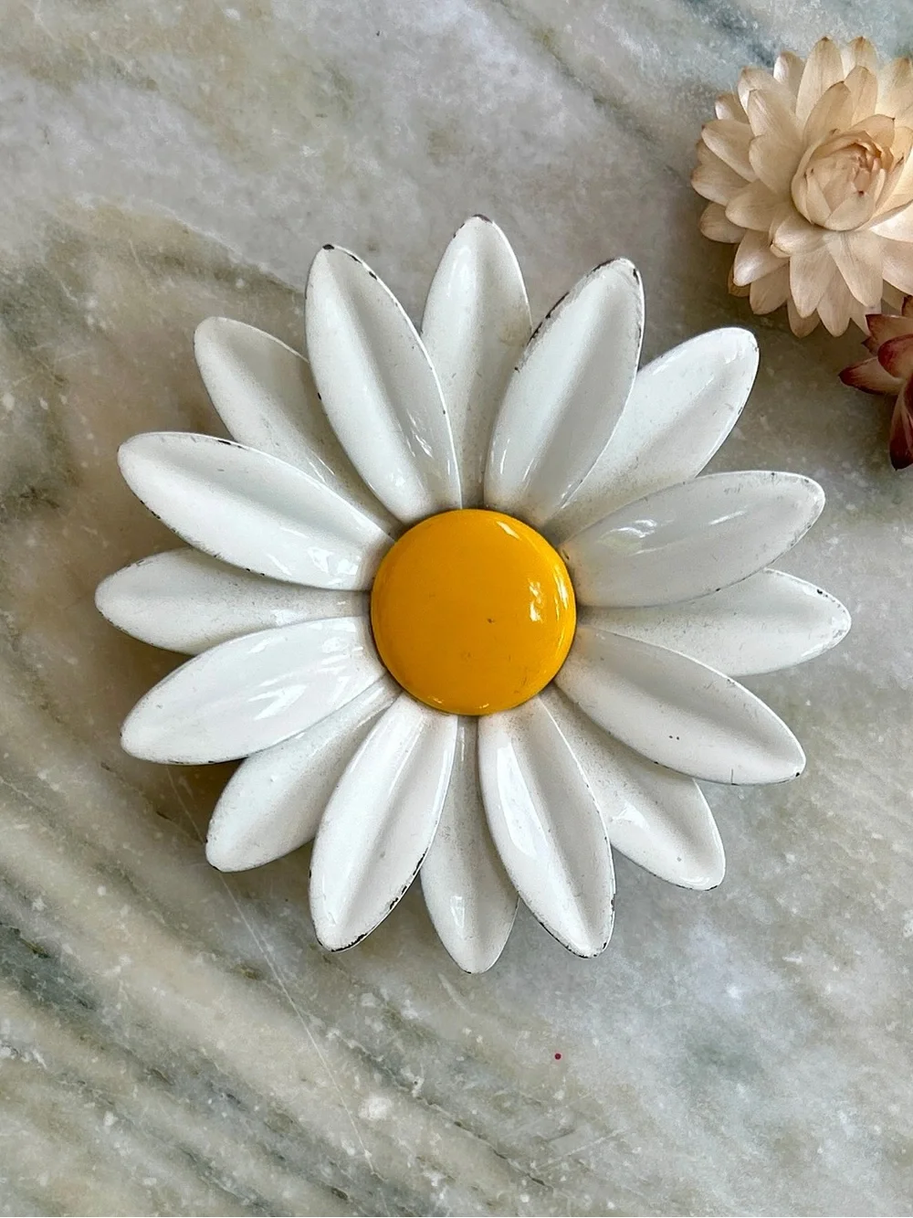 Vintage Mod Daisy Brooch